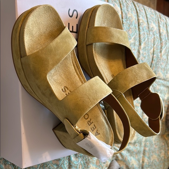 AEROSOLES Suede Light Olive Green Platform Shoes - Picture 6 of 7